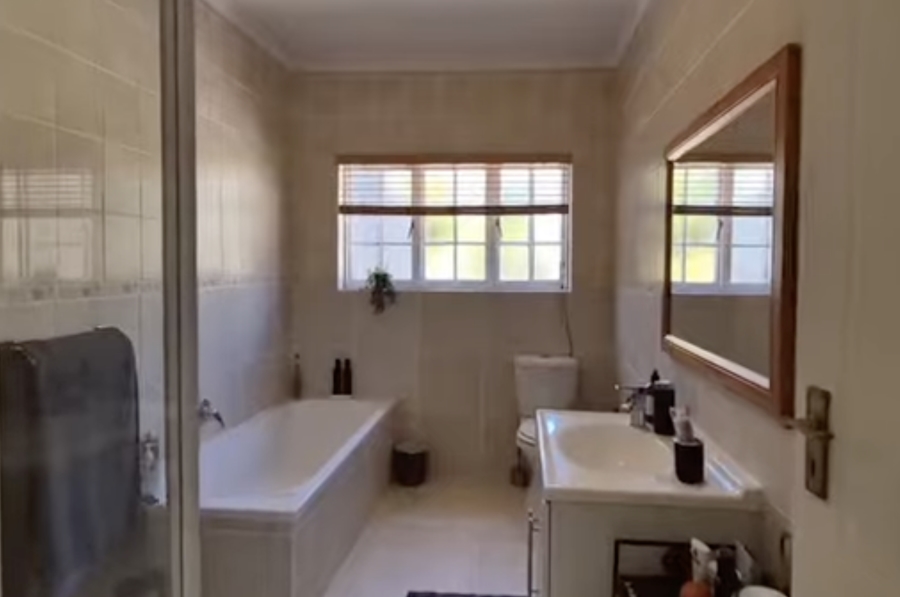 3 Bedroom Property for Sale in Middedorp Western Cape